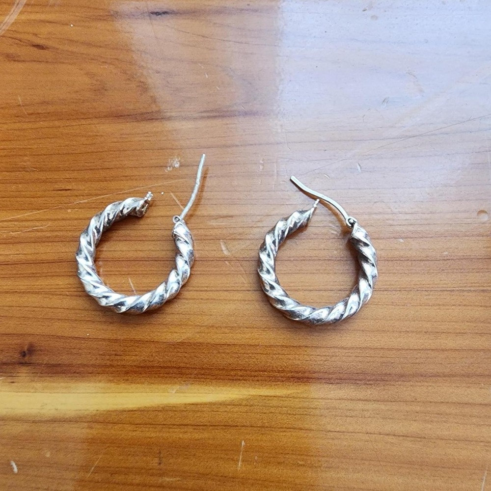 90's Vintage Silver Colored Twisted Rope Design Pierced Hoop Earrings - Picture 4 of 8